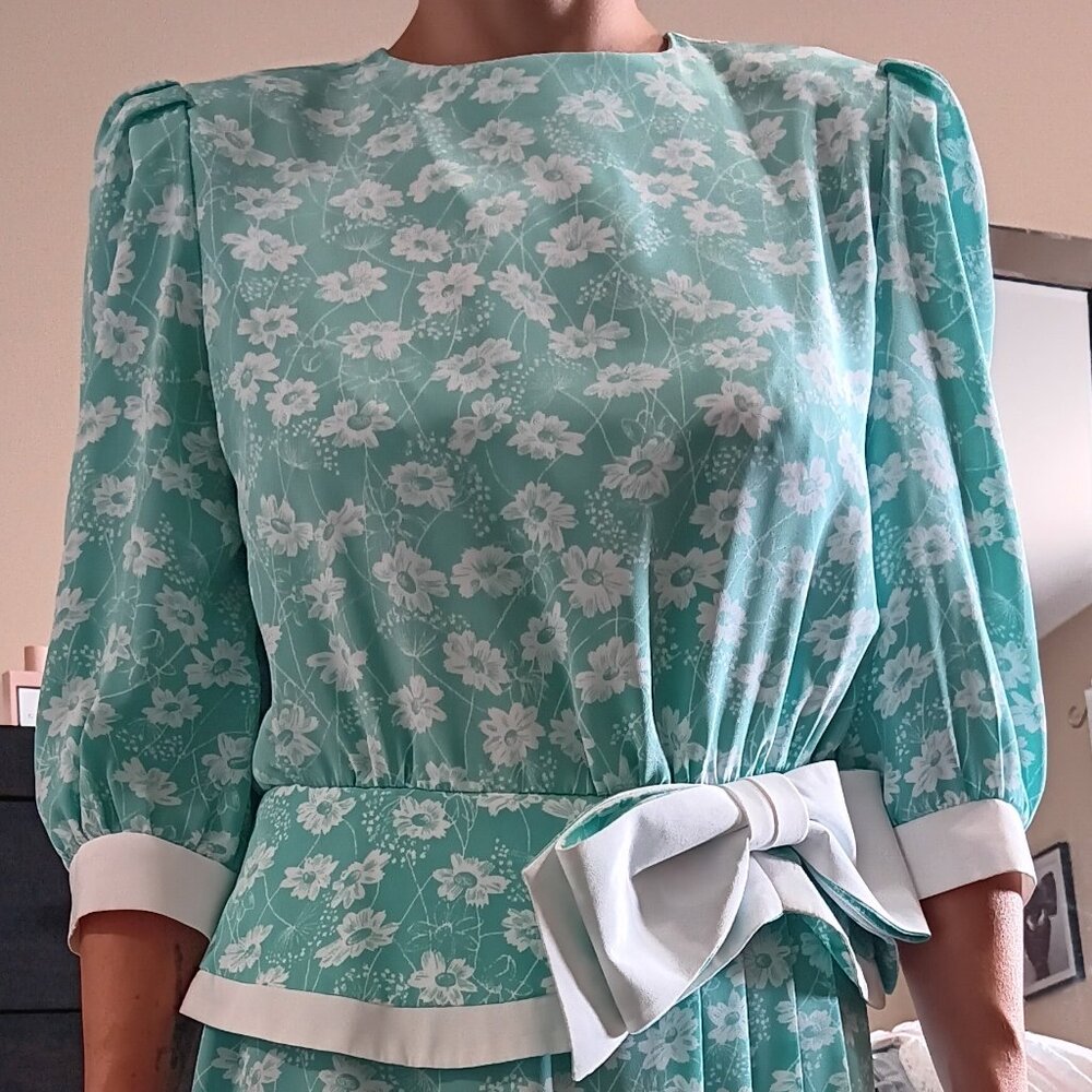 Vintage Floral Flowers Dress Green White Peplum Puff Sleeves Large Bow 80s 90s